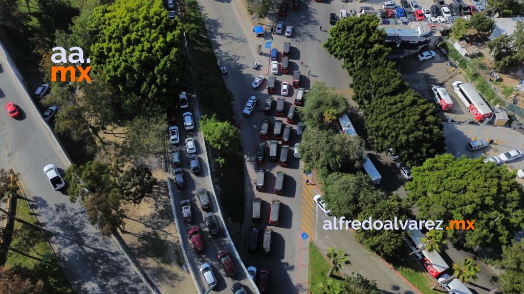Manifestación de taxistas Rojo y Negro culmina con cierre parcial de la Garita de San Ysidro