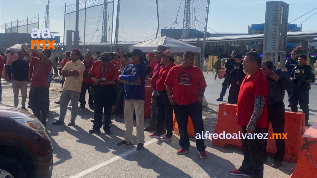 Manifestación de taxistas Rojo y Negro culmina con cierre parcial de la Garita de San Ysidro