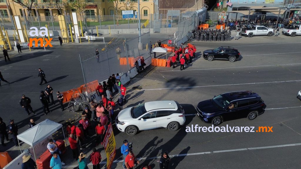 Manifestación de taxistas Rojo y Negro culmina con cierre parcial de la Garita de San Ysidro