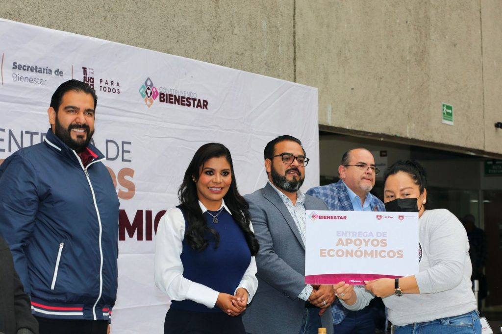 Montserrat Caballero entregó más de 7 mdp en apoyos a familias vulnerables