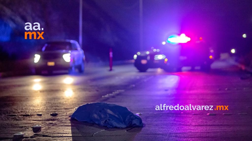 Automovilista atropella y arrastra a una mujer, luego huye