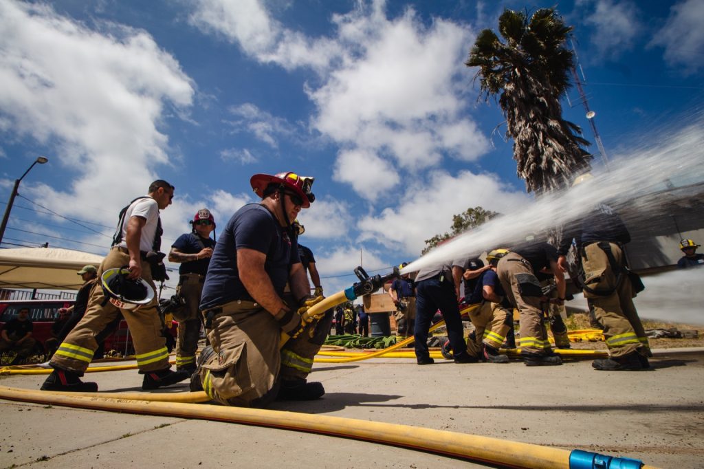Bomberos de Tijuana se capacitan para mejorar operaciones de emergencia