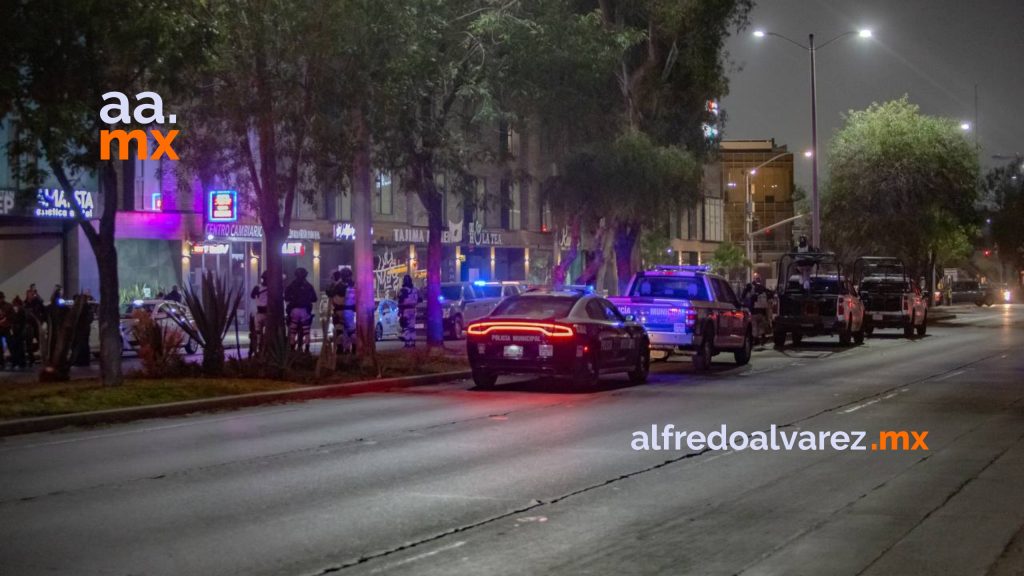 Atacan a balazos a un taxista afuera del antro Cheers