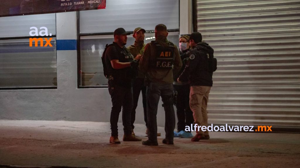 Atacan a balazos a un taxista afuera del antro Cheers