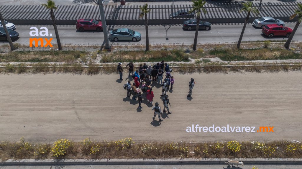 Separan a los hombres de las familias migrantes