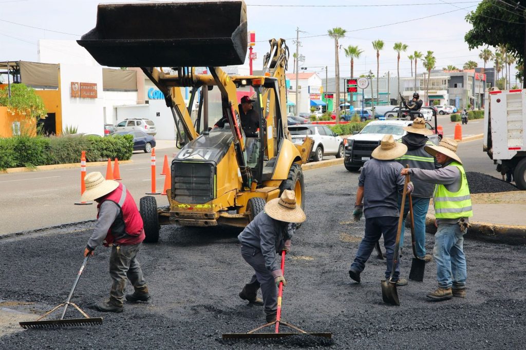 Ayuntamiento bachea más de 150 mil metros de vialidades