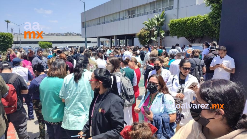 Evacúan clínica del IMSS tras amenaza de bomba