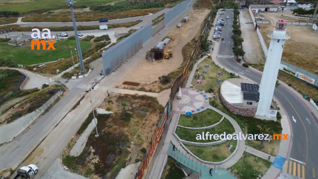 Avanzan los trabajos del muro fronterizo en Playas de Tijuana
