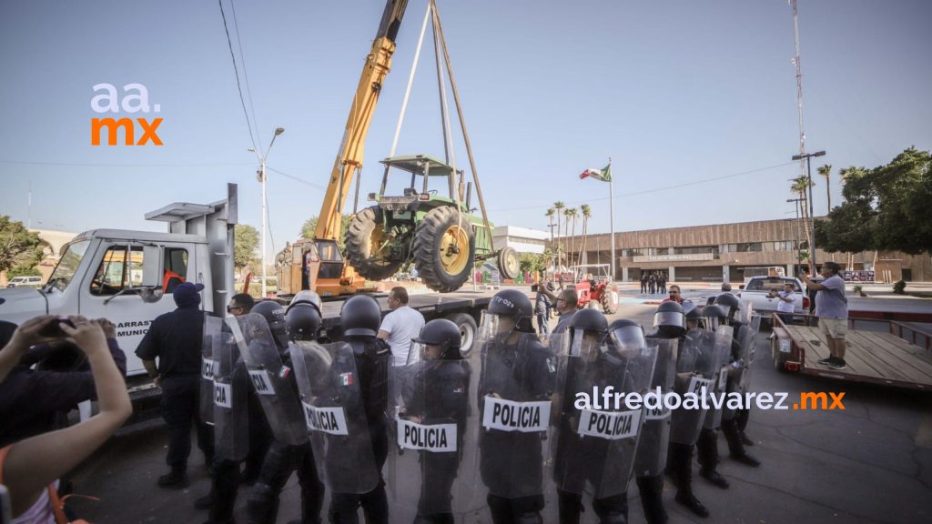 Policía desaloja a trigueros en Mexicali