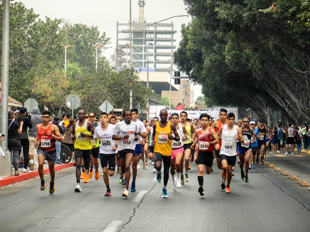 Akor y Kenisi triunfan en el 28 Medio Maratón Internacional de Tijuana Akor y Kenisi triunfan en el 28 Medio Maratón Internacional de Tijuana