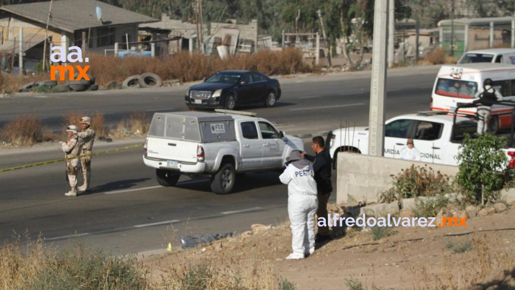 Cadáveres de dos hombres son abandonados en plena carretera