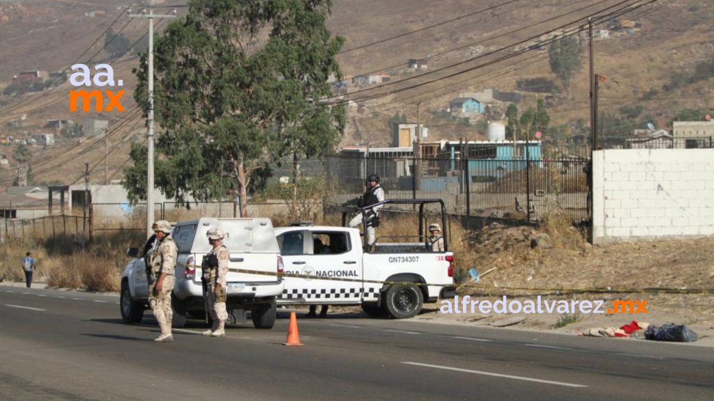 Cadáveres de dos hombres son abandonados en plena carretera