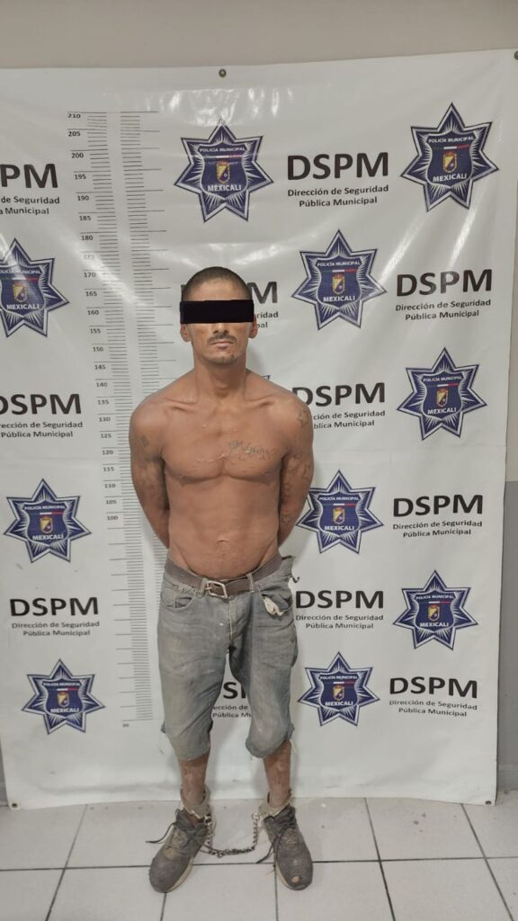 Capturan a sujeto que robó camioneta de CFE con machete en mano