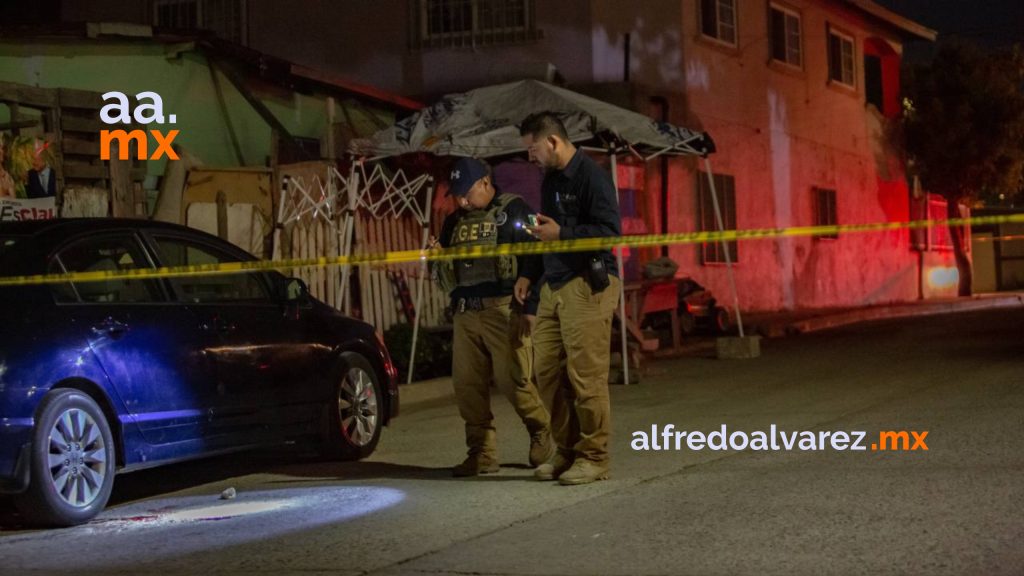 Balean a un joven mientras tomaba en la calle