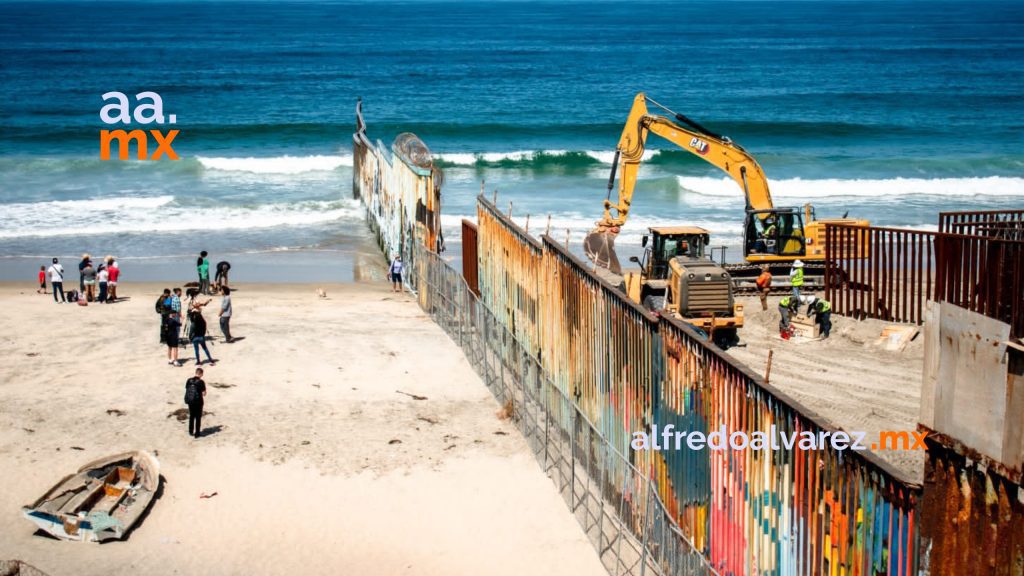 Derriban muro fronterizo en la zona de Playas de Tijuana Derriban muro fronterizo en la zona de Playas de Tijuana