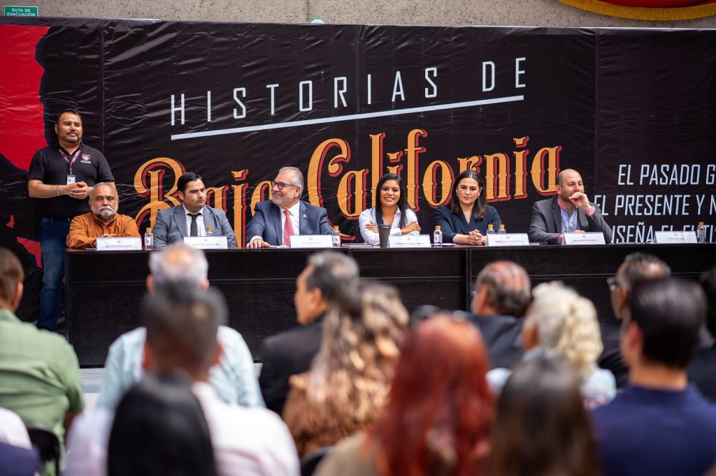 Montserrat Caballero presenta el libro: Historias de Baja California de Carlos Mora