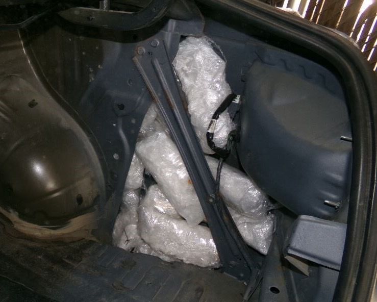CBP decomisa arma, drogas y dinero por valor de 2.4 mdd