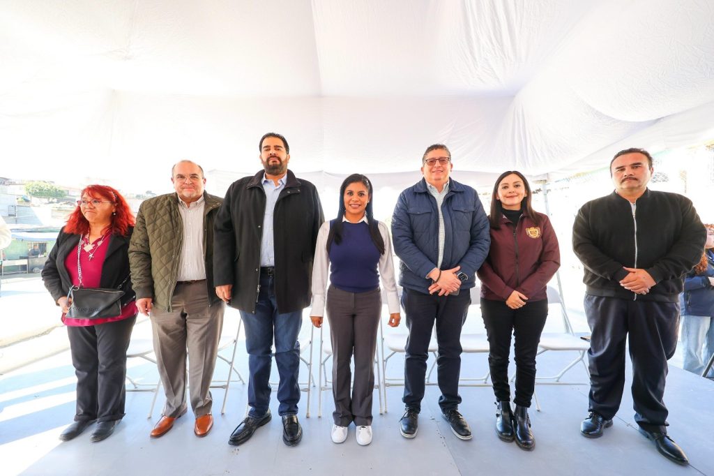 Montserrat Caballero entrega obra prometida en cañón de los Alacranes