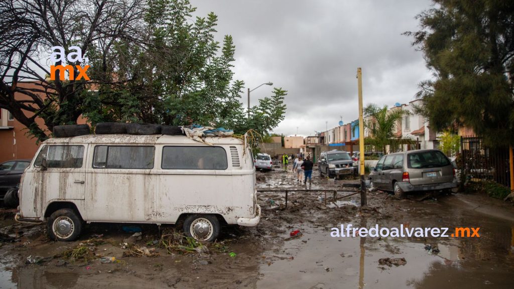 Tormenta provoca inundación de privada en Riberas del Bosque