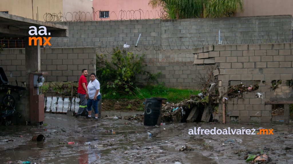 Tormenta provoca inundación de privada en Riberas del Bosque