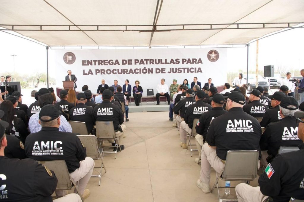 Gobernador Alfonso Durazo entrega patrullas para fortalecer labor de la FGJE Gobernador Alfonso Durazo entrega patrullas para fortalecer labor de la FGJE