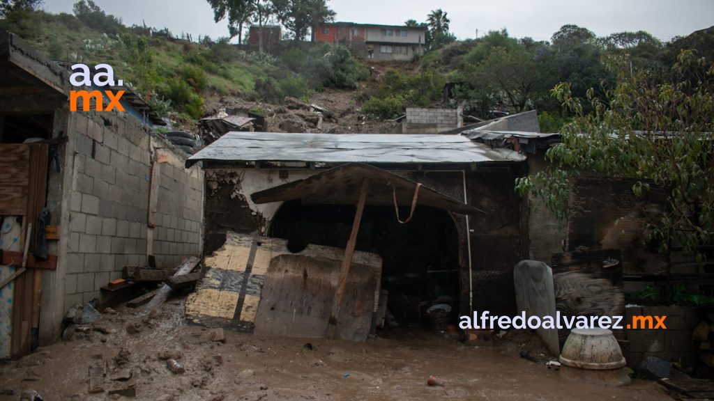 Dos viviendas afectadas por deslave en el Pedregal de Santa Julia