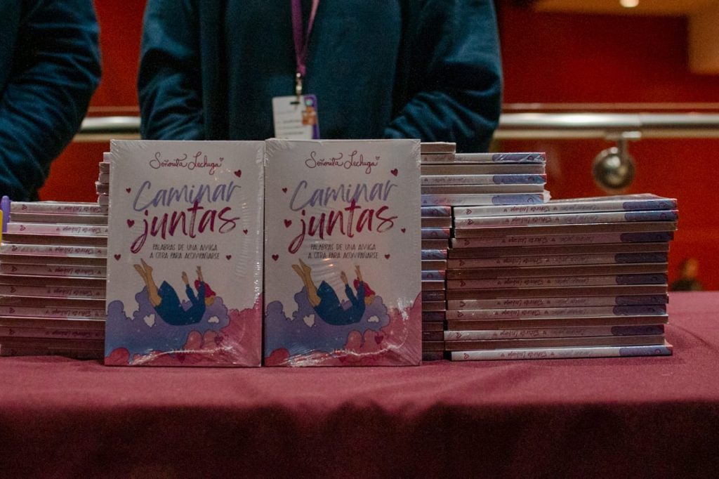 Presentan el libro de la Señorita Lechuga, una mujer en el siglo XXI