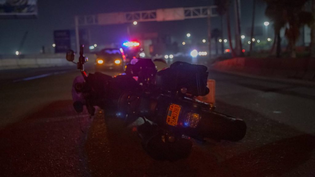 Estadounidense sufre accidente en su motocicleta