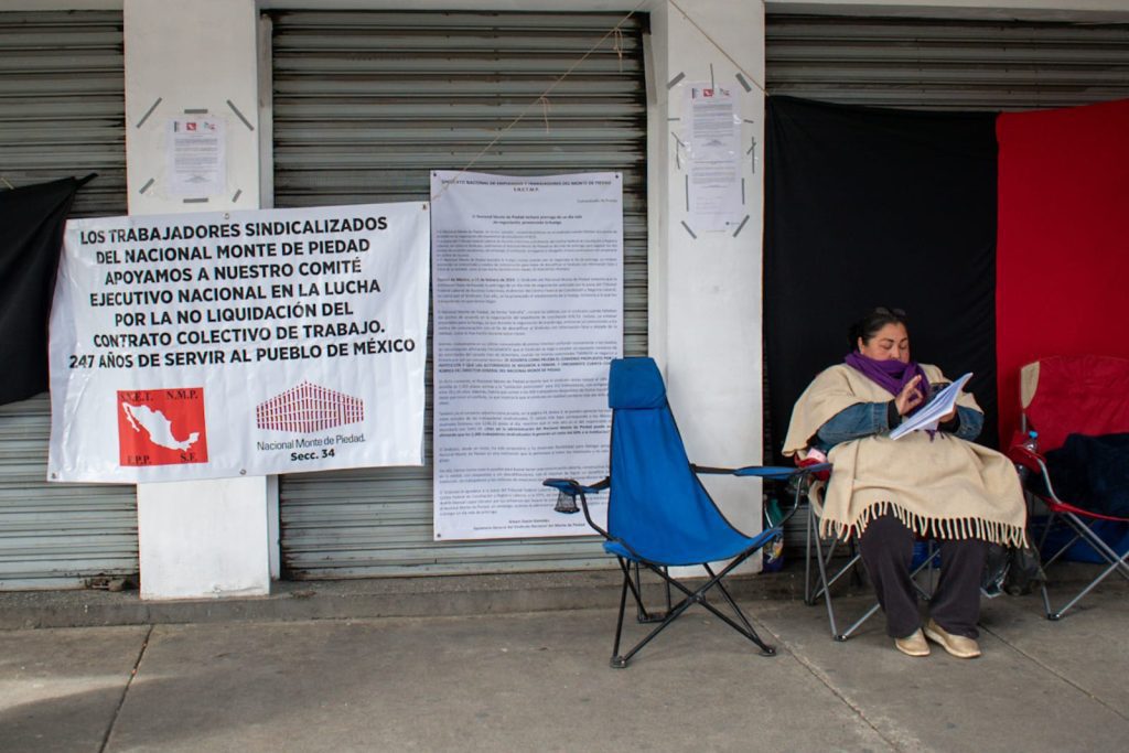 Trabajadores de Monte de Piedad en huelga enfrentan condiciones difíciles