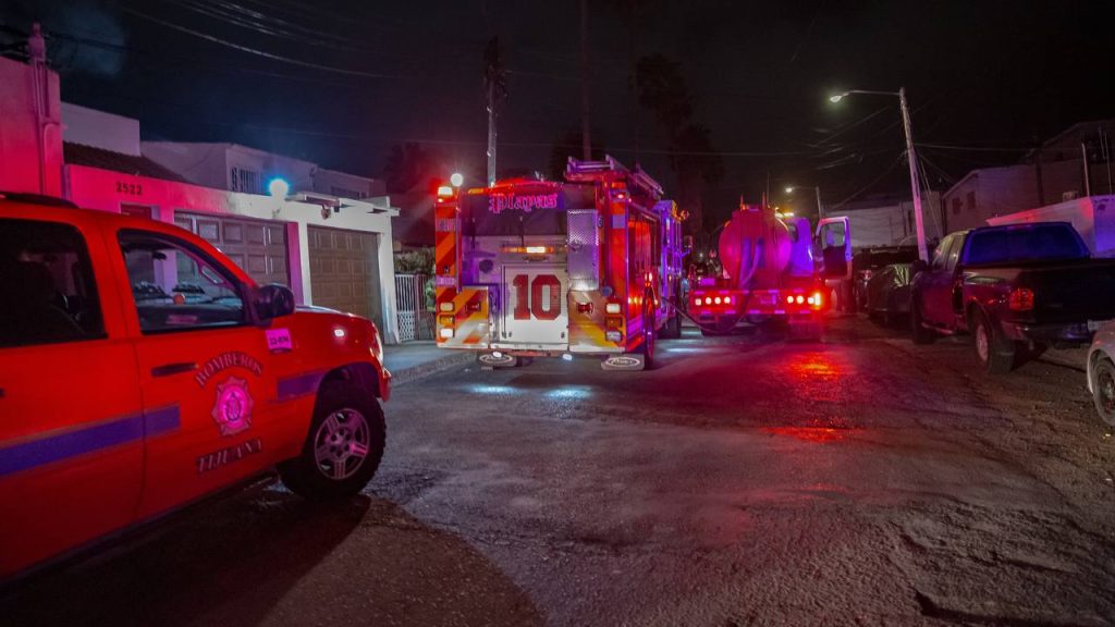 Pareja sufre quemaduras tras explosión de su vivienda