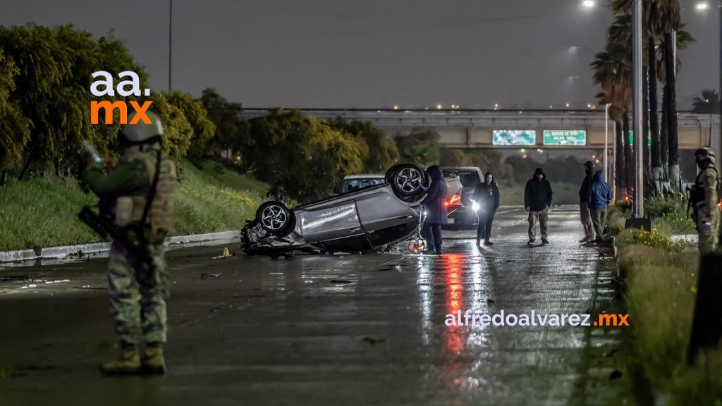 Hombre se atraviesa en la Vía Rápida y muere atropellado