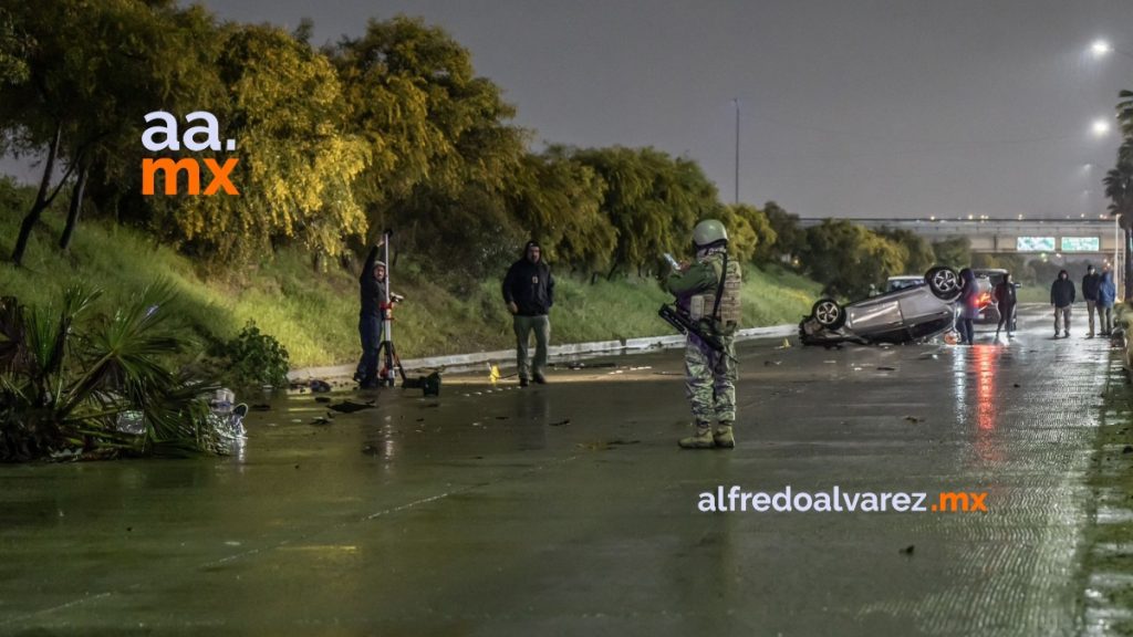 Hombre se atraviesa en la Vía Rápida y muere atropellado