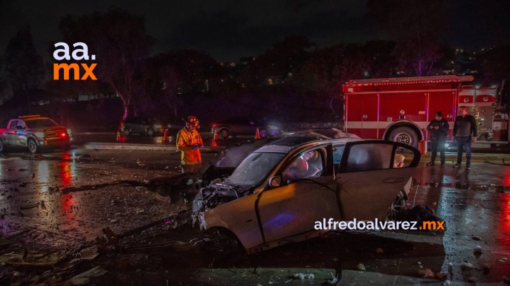Sujeto choca por ir a exceso de velocidad y lesiona a cinco jóvenes