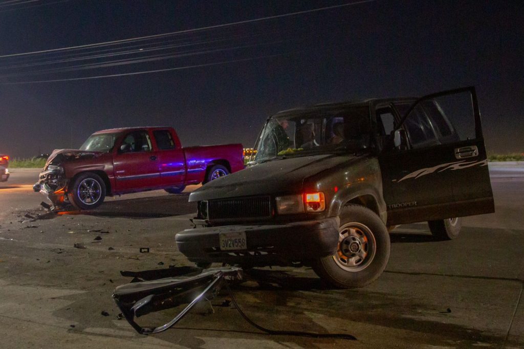Tras choque hombre queda prensado; uno de los automovilistas iba ebrio