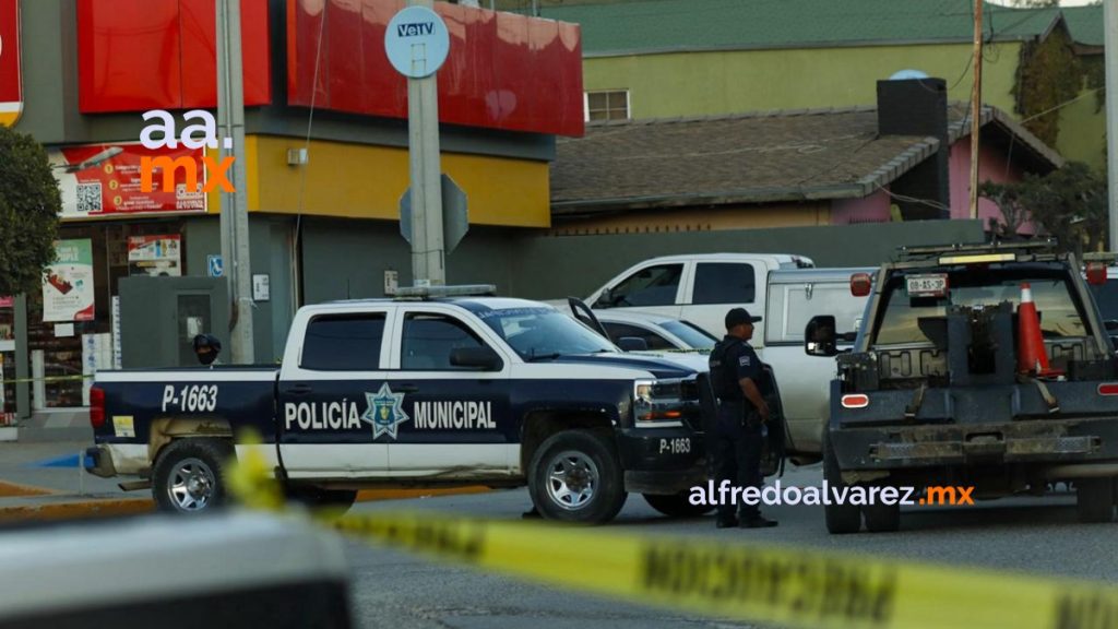 Matan a policía municipal afuera de un Oxxo