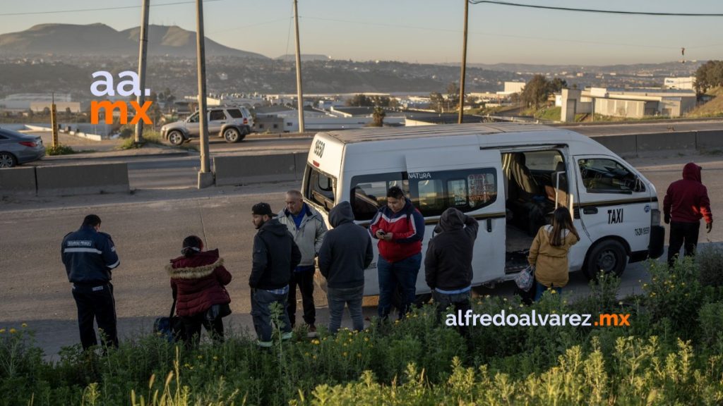 Tráiler choca con un taxi de ruta en la Zona Este