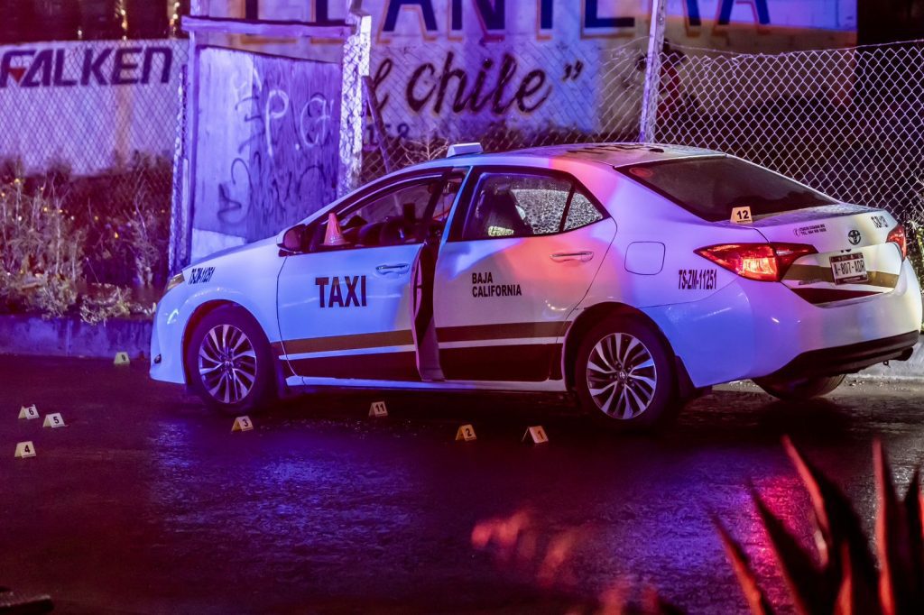Asesinan a un taxista mientras estaba en circulación