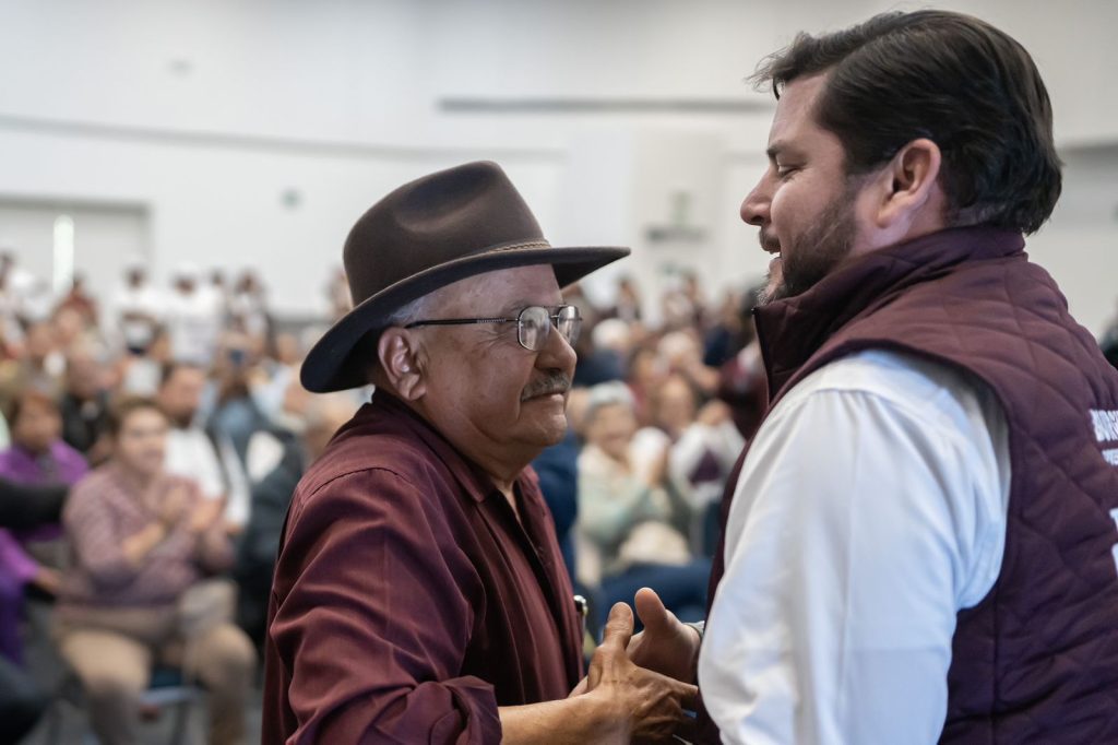 Maestros jubilados manifiestan apoyo a proyecto de Ismael Burgueño