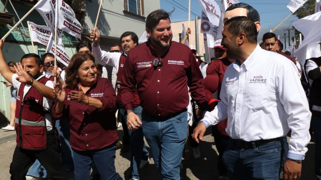 Ismael Burgueño escucha a comerciantes del Mercado Hidalgo