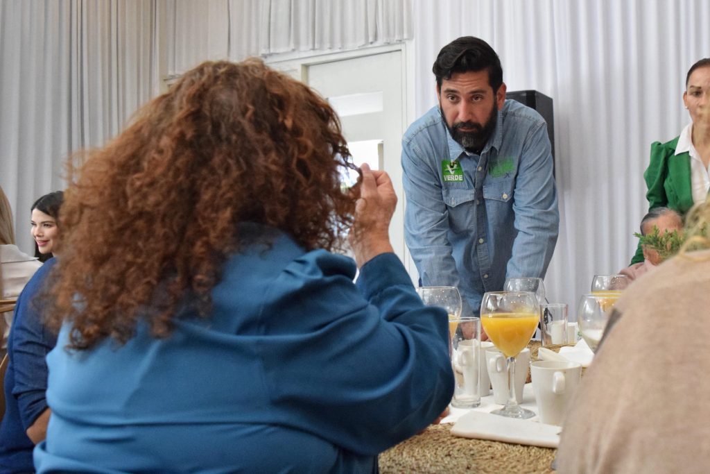 Más de 100 mujeres se reunieron con Juan Carlos Hank Krauss para manifestarle su apoyo