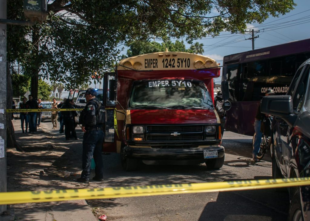 Capturan a dos personas que transportaban 36 migrantes en una Calafia