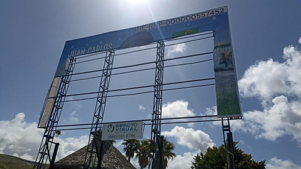 Ismael Burgueño escucha a comerciantes del Mercado Hidalgo