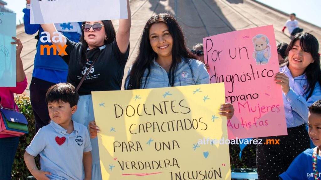 Padres de familia marchan por el día mundial de la concienciación sobre el autismo
