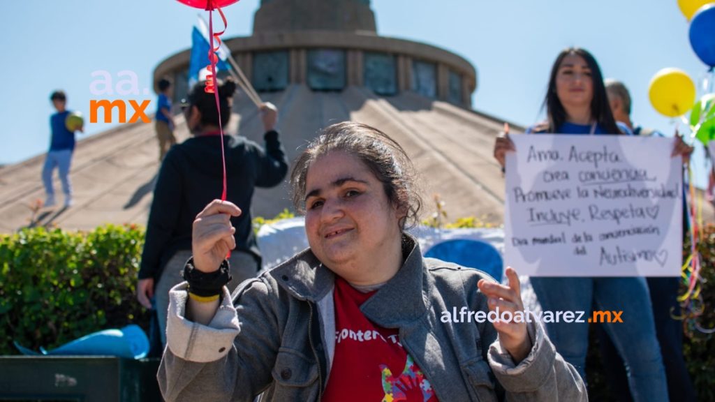 Padres de familia marchan por el día mundial de la concienciación sobre el autismo