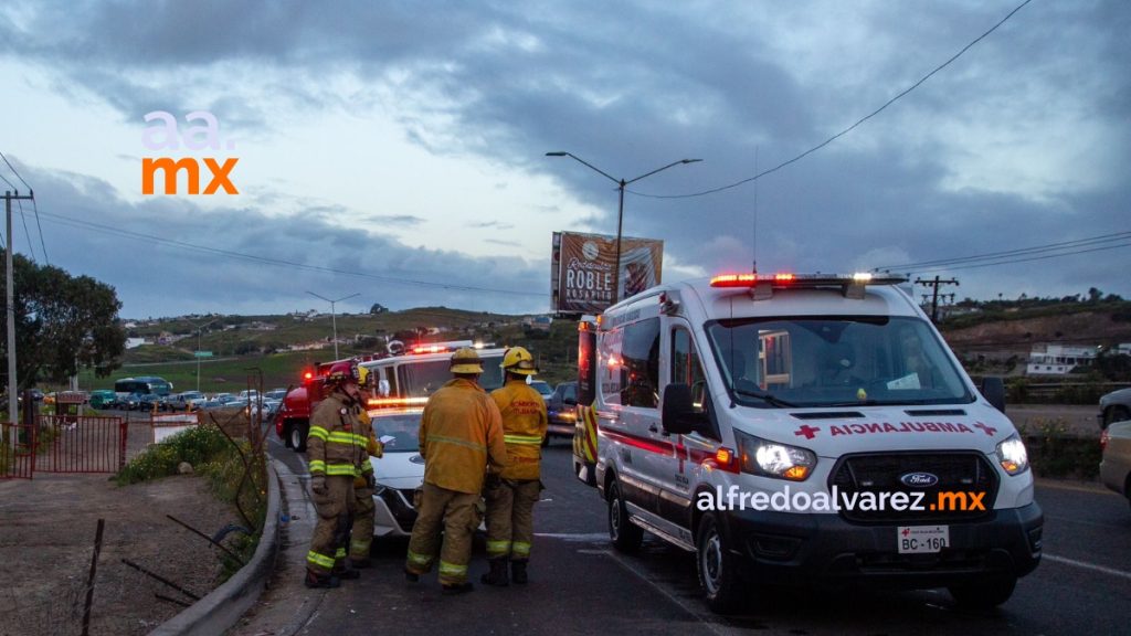 Hombre queda prensado tras accidente vehicular