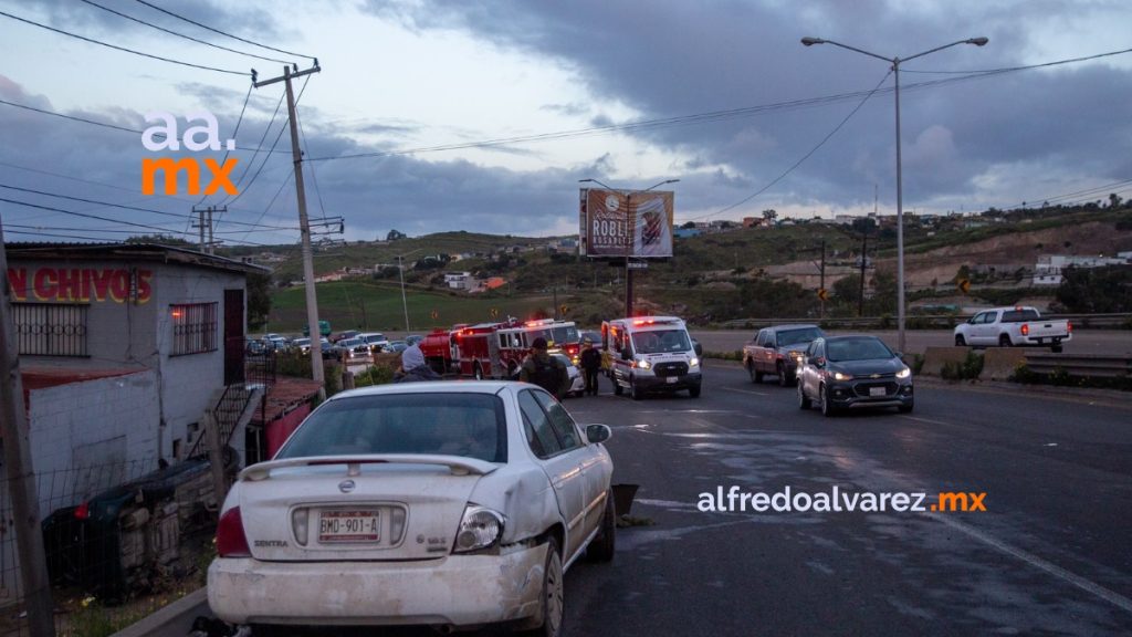 Hombre queda prensado tras accidente vehicular