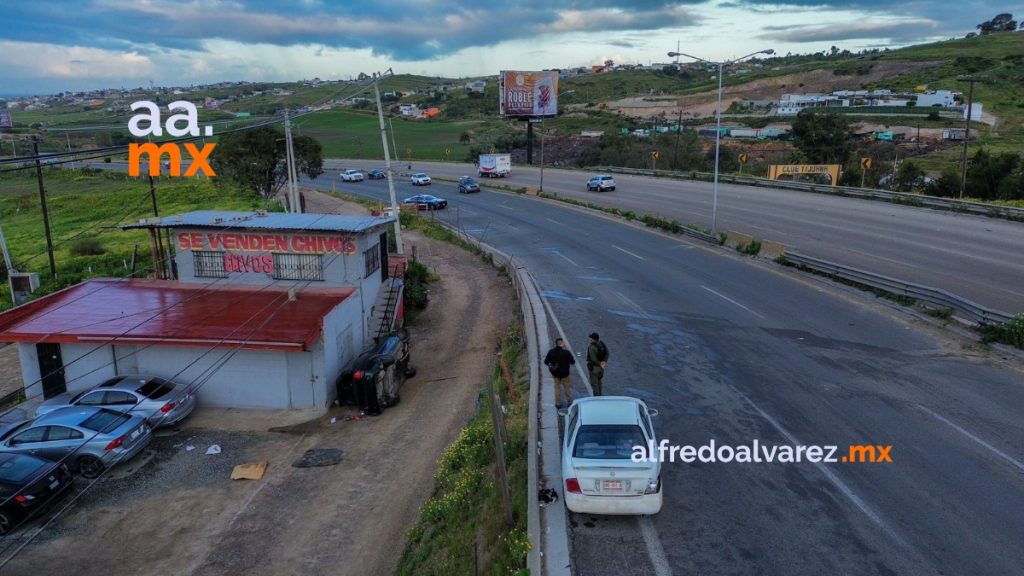 Hombre queda prensado tras accidente vehicular