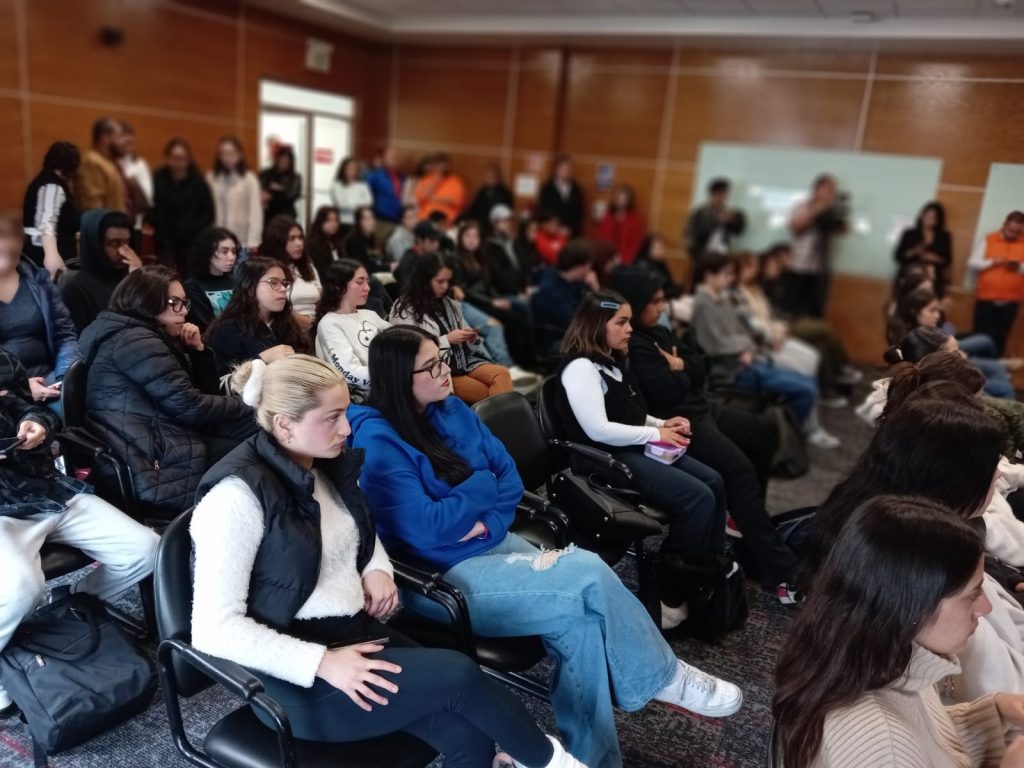 Los jóvenes tienen el poder de exigirle buen trabajo al gobierno: Karla Ruiz Macfarland