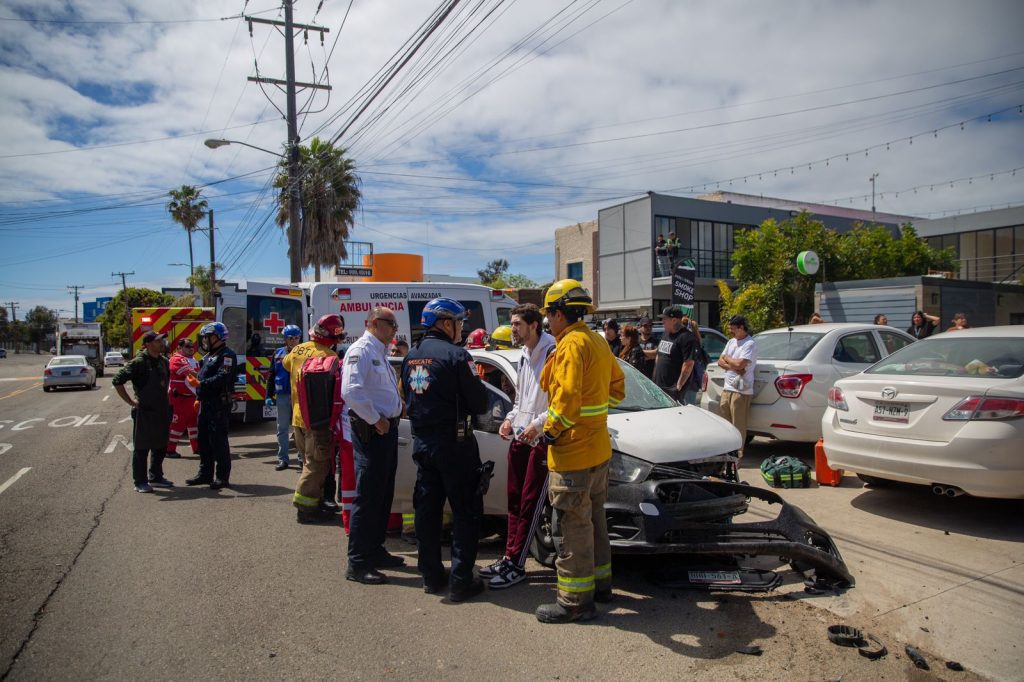 Fuerte choque en Playas de Tijuana