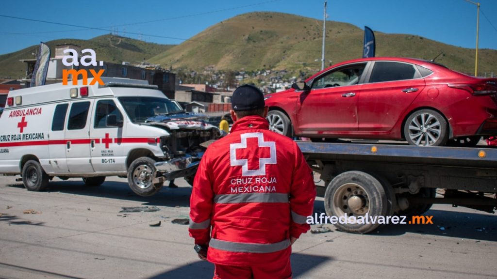 Conductor choca con una ambulancia en el sobrerruedas